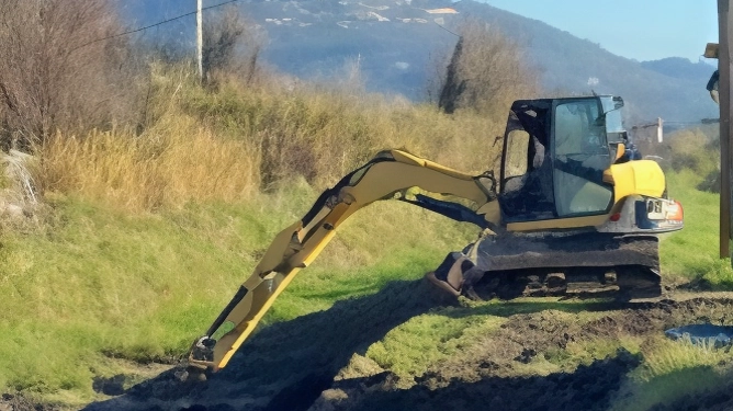 L’intervento dei tecnici del consorzio era finalizzato a risagomare l’alveo del corso d’acqua L’intervento dei tecnici del consorzio era finalizzato a risagomare l’alveo del corso d’acqua