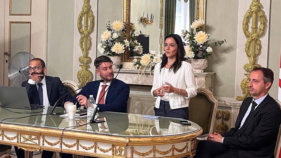 https://www.lanazione.it/image-service/view/acePublic/alias/contentid/NjI1MTY3YTQtYzAxZC00/0/sportelli-postali-contro-lo-spopolamento-carletti-sono-presidi-di-cittadinanza.jpeg?f=16:9&w=1200&h=630