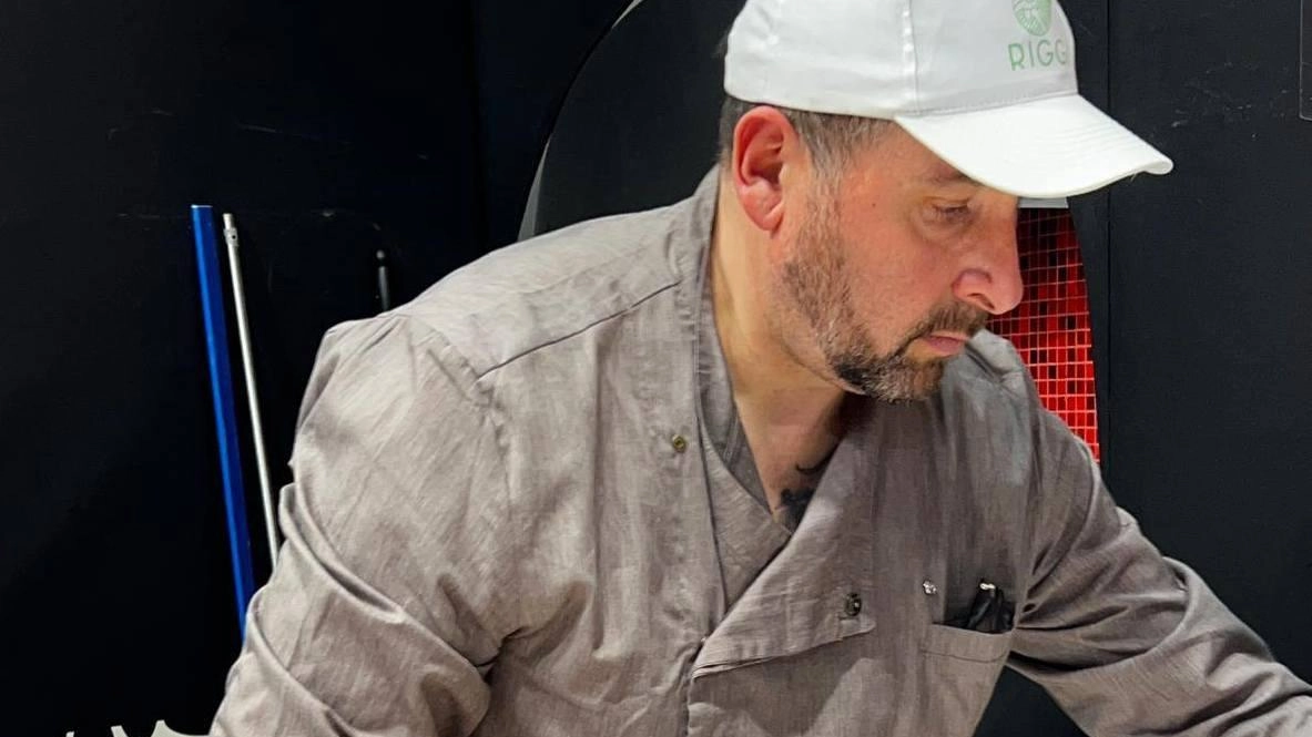 Il titolare del locale ’Centrale’ farà conoscere i prodotti locali. Tra degustazioni, showcooking e molto altro ancora. Il titolare del locale ’Centrale’ farà conoscere i prodotti locali. Tra degustazioni, showcooking e molto altro ancora.