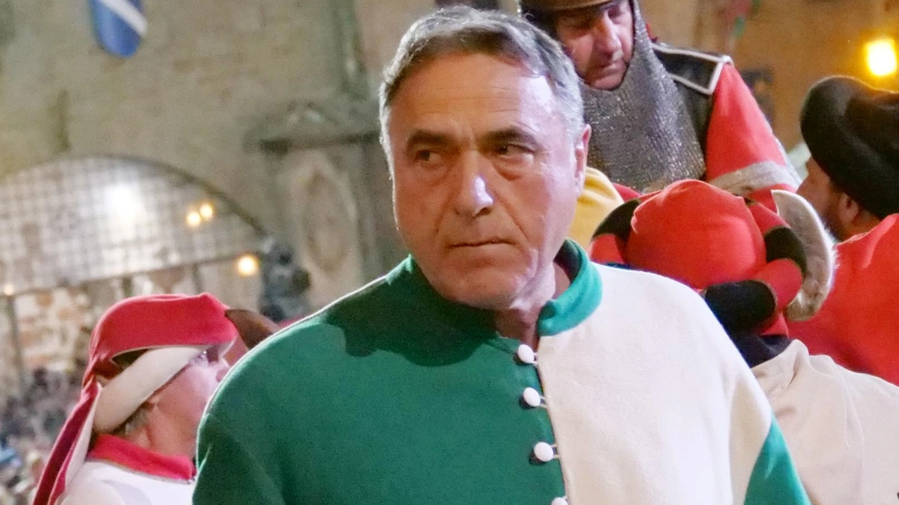 L’allenatore Martino Gianni, 67 anni, con il lucco biancoverde L’allenatore Martino Gianni, 67 anni, con il lucco biancoverde