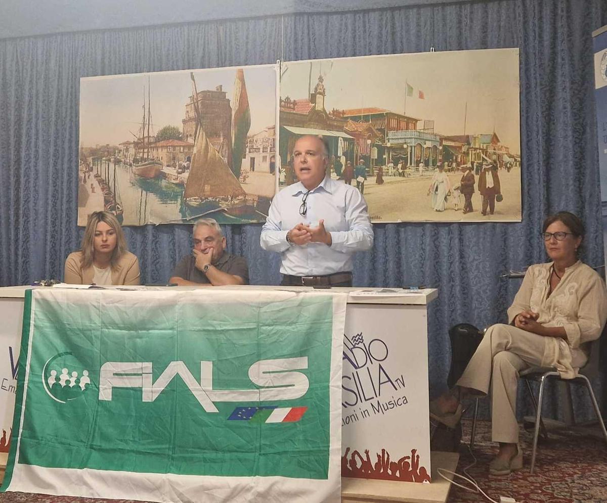 Referendum sulla sanità . Firme contro le maxi Asl: "Basta tagli e cure private" Referendum sulla sanità . Firme contro le maxi Asl: "Basta tagli e cure private"