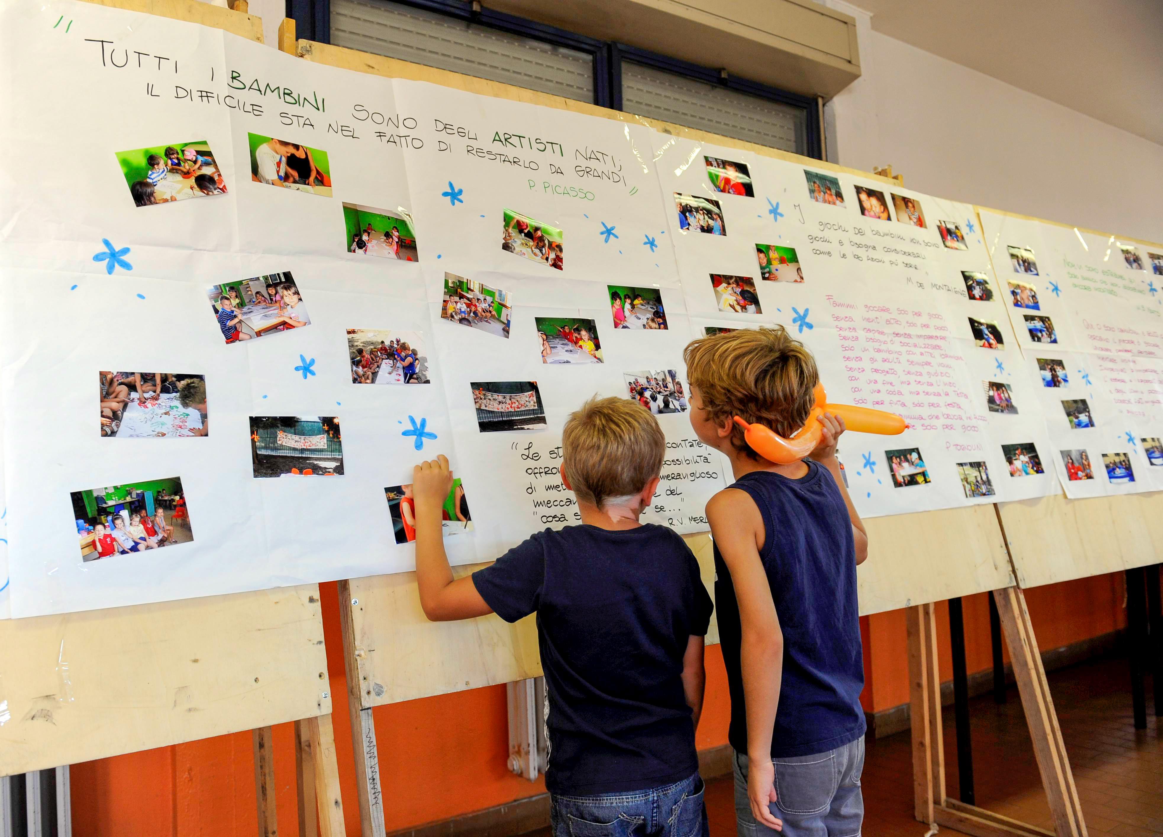 Lezioni in aule roventi, bimbi stremati dal caldo: 5 si sentono male Lezioni in aule roventi, bimbi stremati dal caldo: 5 si sentono male