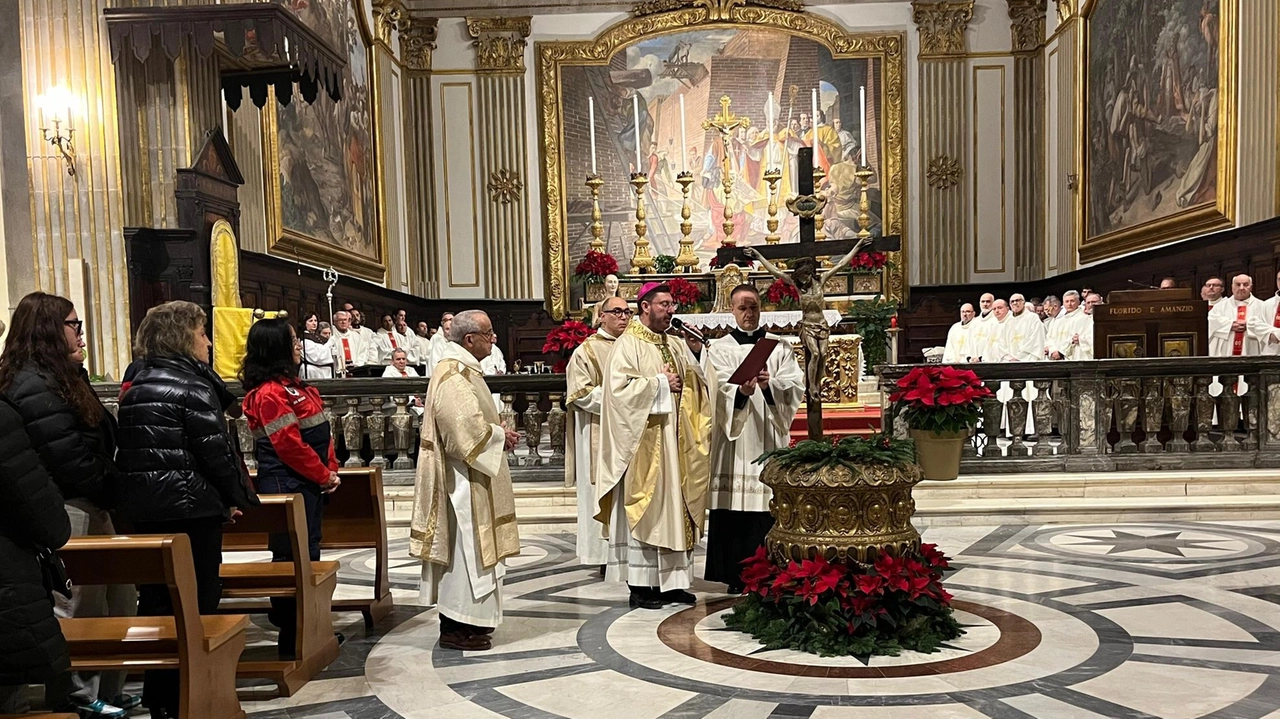 Una Cattedrale piena di fedeli ha accolto l’apertura del Giubileo. La cerimonia è stata officiata dal vescovo Paolucci Bedini Una Cattedrale piena di fedeli ha accolto l’apertura del Giubileo. La cerimonia è stata officiata dal vescovo Paolucci Bedini