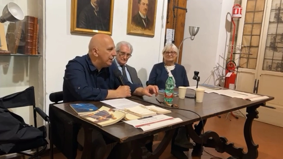 La presentazione del libro di Renzo Ricchi La presentazione del libro di Renzo Ricchi