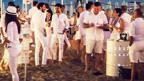 Nel mirino di Ascom la musica di sera negli stabilimenti balneari: «Ordinanza anche per loro» Nel mirino di Ascom la musica di sera negli stabilimenti balneari: «Ordinanza anche per loro»