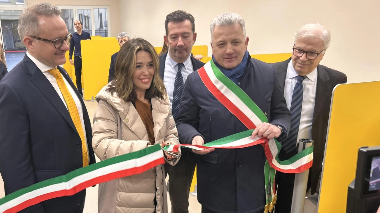 Mobilità e Parcheggi e la società partecipata trovano posto nella sede di via La Marmora. Lavori per un milione di euro. Peracchini: "Rafforziamo la presenza delle istituzioni all’Umbertino". Mobilità e Parcheggi e la società partecipata trovano posto nella sede di via La Marmora. Lavori per un milione di euro. Peracchini: "Rafforziamo la presenza delle istituzioni all’Umbertino".