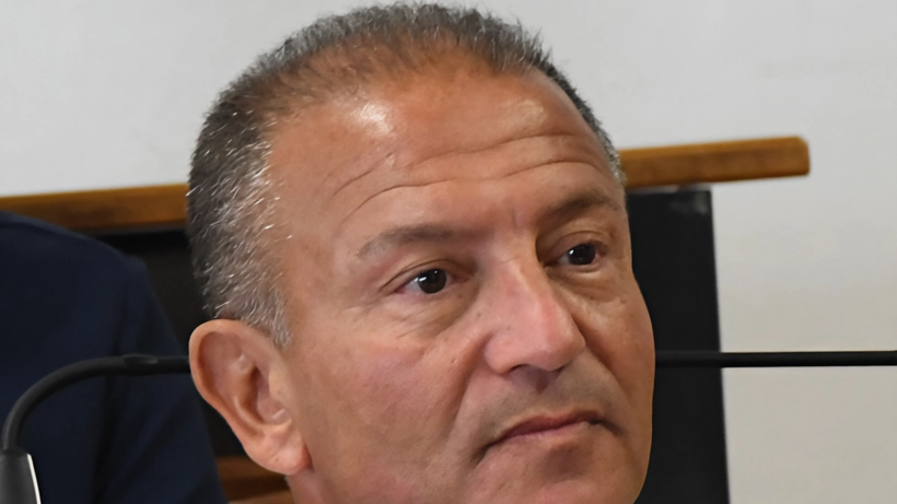 Il consigliere comunale Filippo Mirabella solleva preoccupazioni per i cassonetti strabordanti di rifiuti vicino alla scuola Gentili di Fossola, che attraggono ratti mettendo a rischio la salute dei bambini. Chiede intervento urgente delle autorità per bonificare l'area infestata. Il consigliere comunale Filippo Mirabella solleva preoccupazioni per i cassonetti strabordanti di rifiuti vicino alla scuola Gentili di Fossola, che attraggono ratti mettendo a rischio la salute dei bambini. Chiede intervento urgente delle autorità per bonificare l'area infestata.