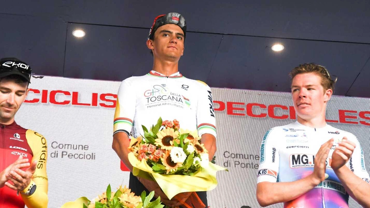 Il talento della UAE accelera a 8 km dal traguardo e in volata lascia Thomas e Granger. Tris d’oro in Toscana in poche settimane Il talento della UAE accelera a 8 km dal traguardo e in volata lascia Thomas e Granger. Tris d’oro in Toscana in poche settimane