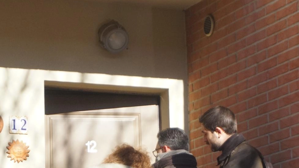 Celebrati ieri i funerali nella cappella dell’ospedale. Il dolore del quartiere Celebrati ieri i funerali nella cappella dell’ospedale. Il dolore del quartiere