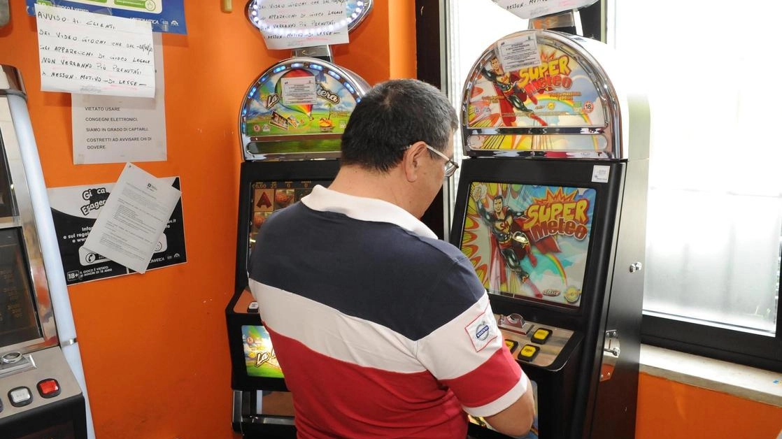 La dipendenza dal gioco d’azzardo. è un problema diffuso anche sul nostro territorio La dipendenza dal gioco d’azzardo. è un problema diffuso anche sul nostro territorio