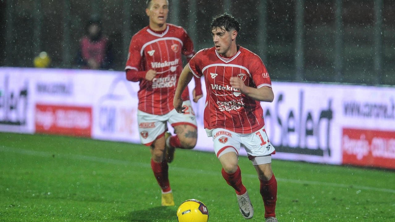 L’attaccante biancorosso Alessandro Seghetti L’attaccante biancorosso Alessandro Seghetti