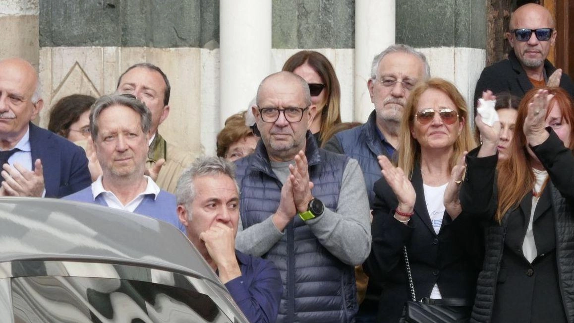 Tante persone ieri pomeriggio in cattedrale per l’ultimo commosso saluto Tante persone ieri pomeriggio in cattedrale per l’ultimo commosso saluto