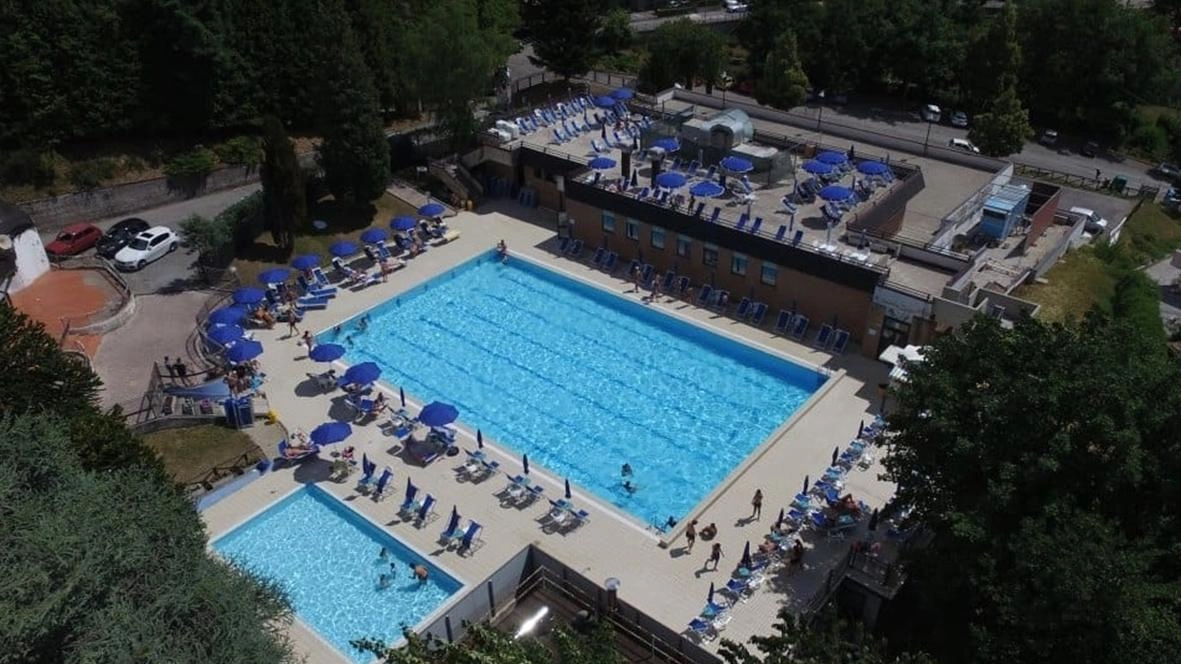 Una panoramica delle piscine di Maresca, impianto di fondamentale importanza. per il turismo estivo sulla Montagna Pistoiese