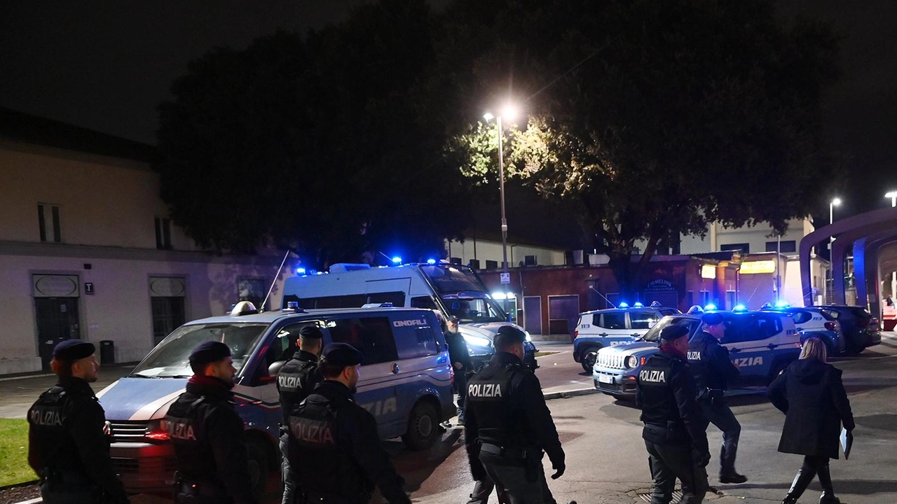Controlli della Polizia nella zona della stazione di Fontivegge Controlli della Polizia nella zona della stazione di Fontivegge