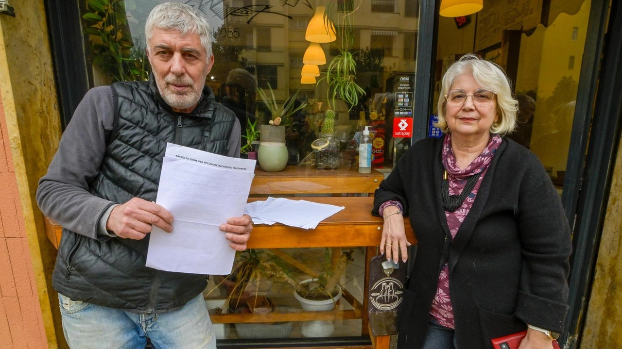 Commercianti e residenti di San Giust, raccolta firme per chiedere telecamere Commercianti e residenti di San Giust, raccolta firme per chiedere telecamere