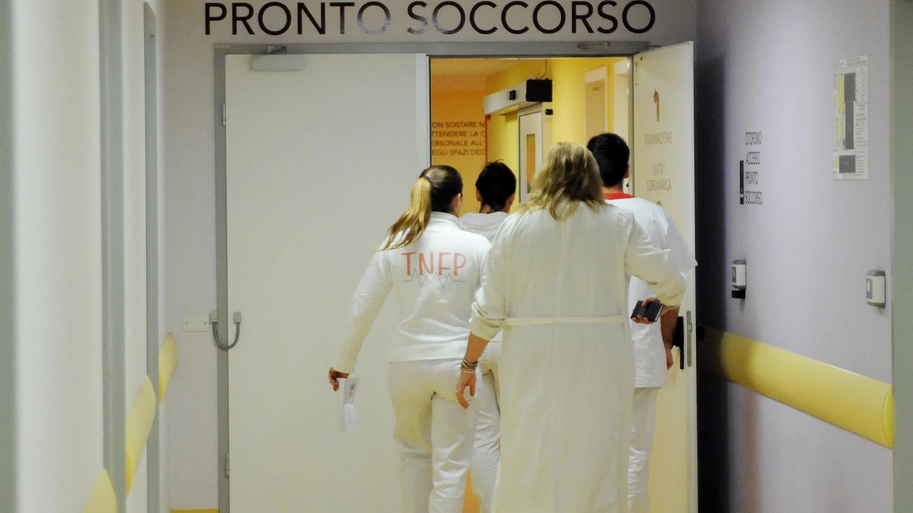 Sale il numero delle aggressioni nei confronti di medici, infermieri e operatori sanitari (Foto di repertorio) Sale il numero delle aggressioni nei confronti di medici, infermieri e operatori sanitari (Foto di repertorio)