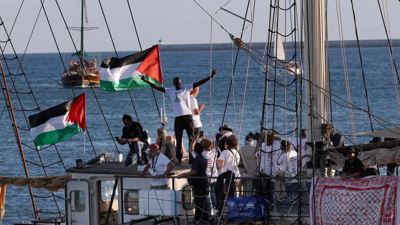 "La Sumud Flotilla non è soltanto un’azione di aiuto: è un gesto politico e morale, un richiamo alla coscienza... "La Sumud Flotilla non è soltanto un’azione di aiuto: è un gesto politico e morale, un richiamo alla coscienza...