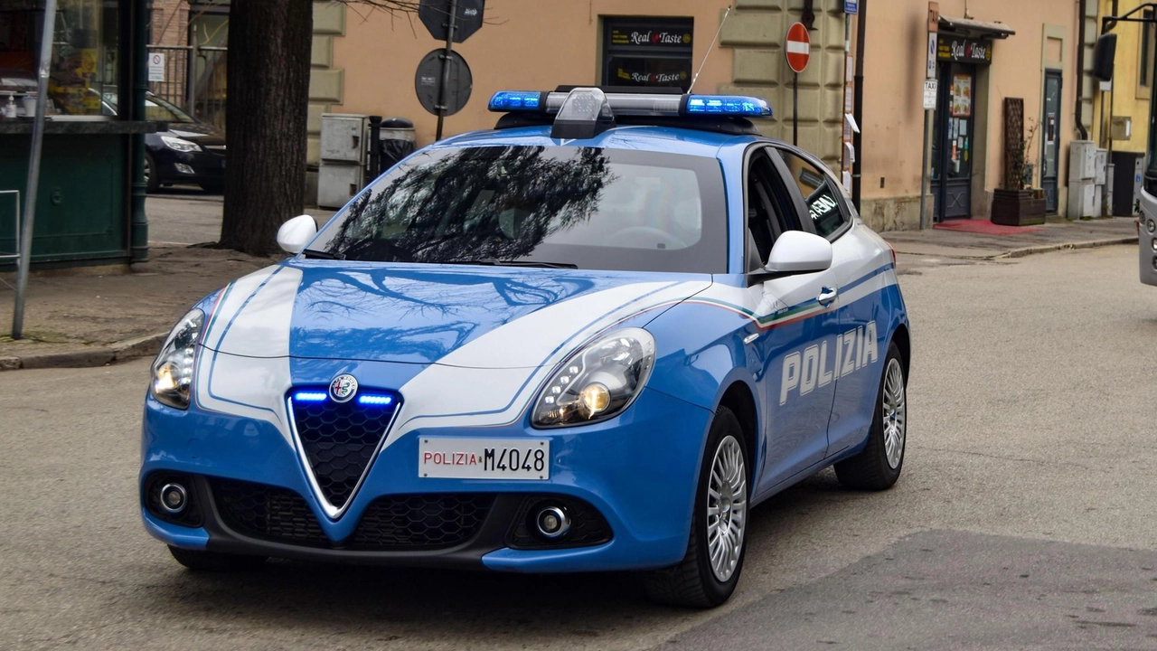 La Polizia nella zona di piazza Garibaldi La Polizia nella zona di piazza Garibaldi