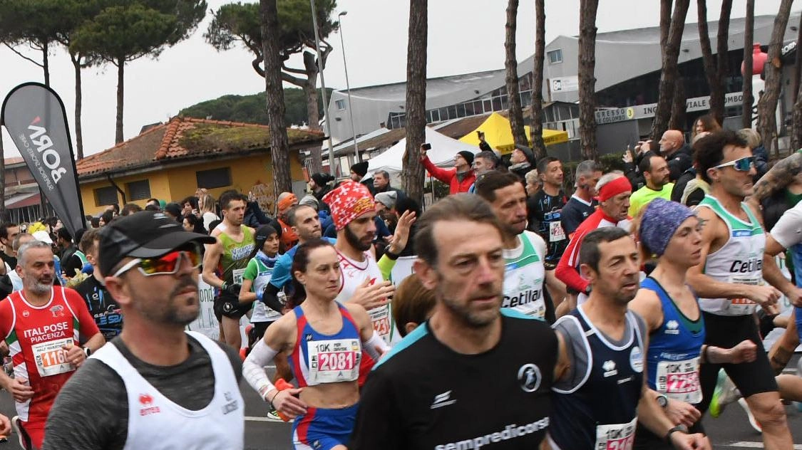 Oggi e domani il litorale dal Paradiso a Forte dei marmi sarà blindato per consentire le gare competitive e non. Fra le novità lo Urban trail. Grande la soddisfazione di Barghini che punta a crescere ancora.