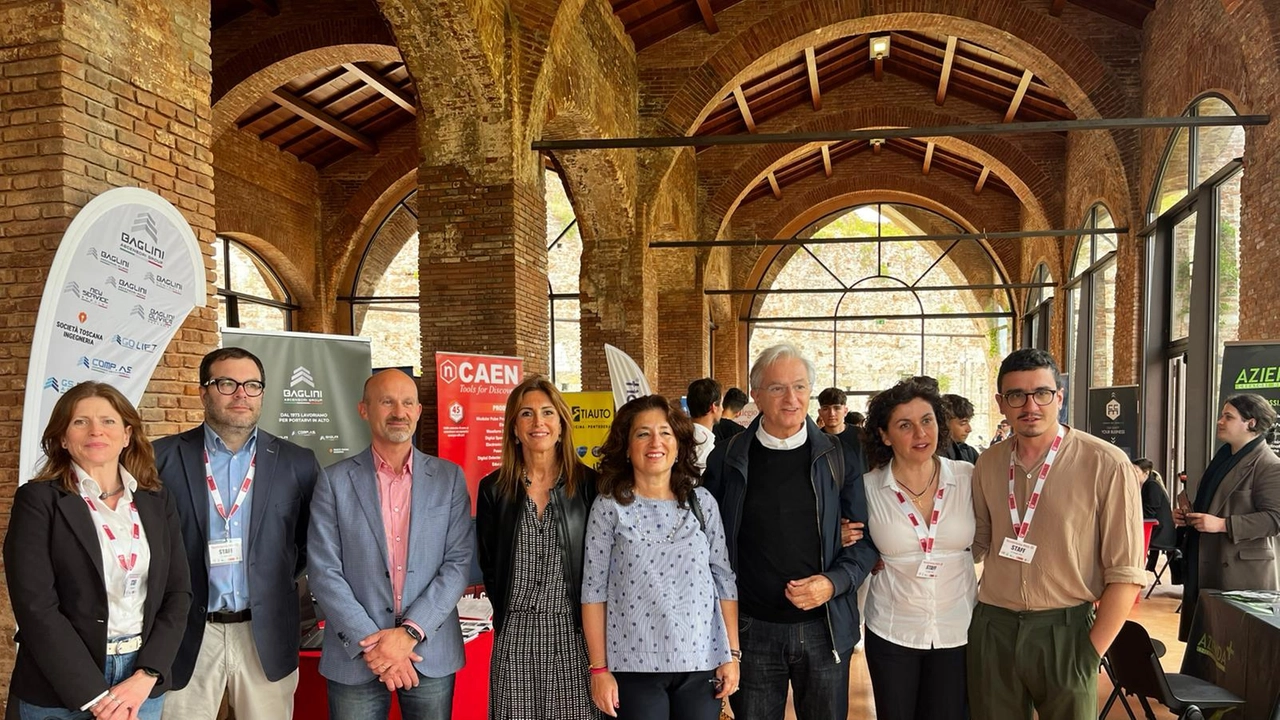 Agli Arsenali Repubblicani l’iniziativa promossa dal Comune di Pisa con i tre istituti tecnici Pacinotti Da Vinci-Fascetti e Santoni, per dare a ragazze e ragazzi la possibilità di approcciarsi a sbocchi occupazionali ‘su misura’. Agli Arsenali Repubblicani l’iniziativa promossa dal Comune di Pisa con i tre istituti tecnici Pacinotti Da Vinci-Fascetti e Santoni, per dare a ragazze e ragazzi la possibilità di approcciarsi a sbocchi occupazionali ‘su misura’.