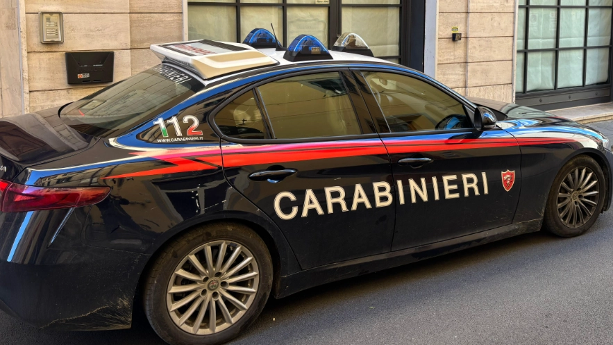 Auto dei carabinieri in un'immagine di repertorio