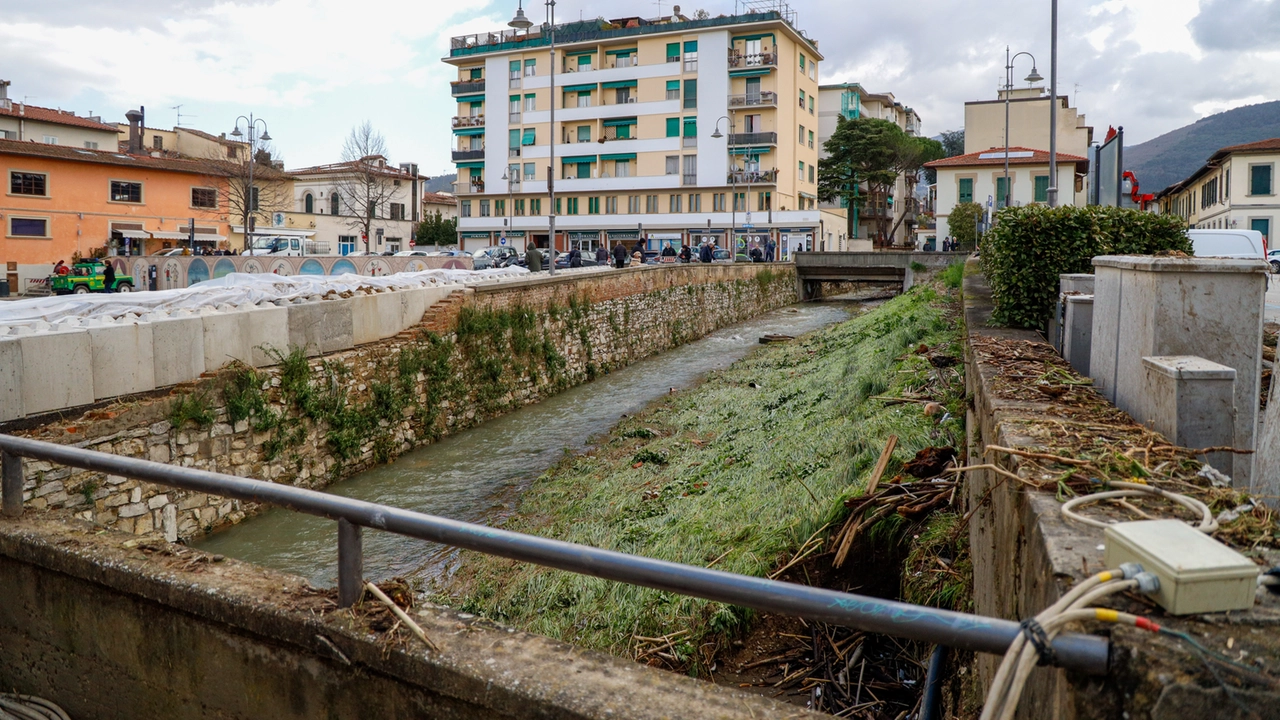 Il torrente Rimaggio esondato a Sesto Fiorentino (Foto Germogli)