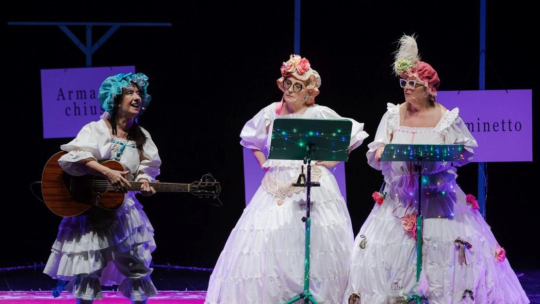 Il classico della letteratura dell’800 di Alcott sbarca al Teatro Comunale. Protagoniste dello show Anna Meacci, Daniela Morozzi e Chiara Riondino. . Il classico della letteratura dell’800 di Alcott sbarca al Teatro Comunale. Protagoniste dello show Anna Meacci, Daniela Morozzi e Chiara Riondino. .