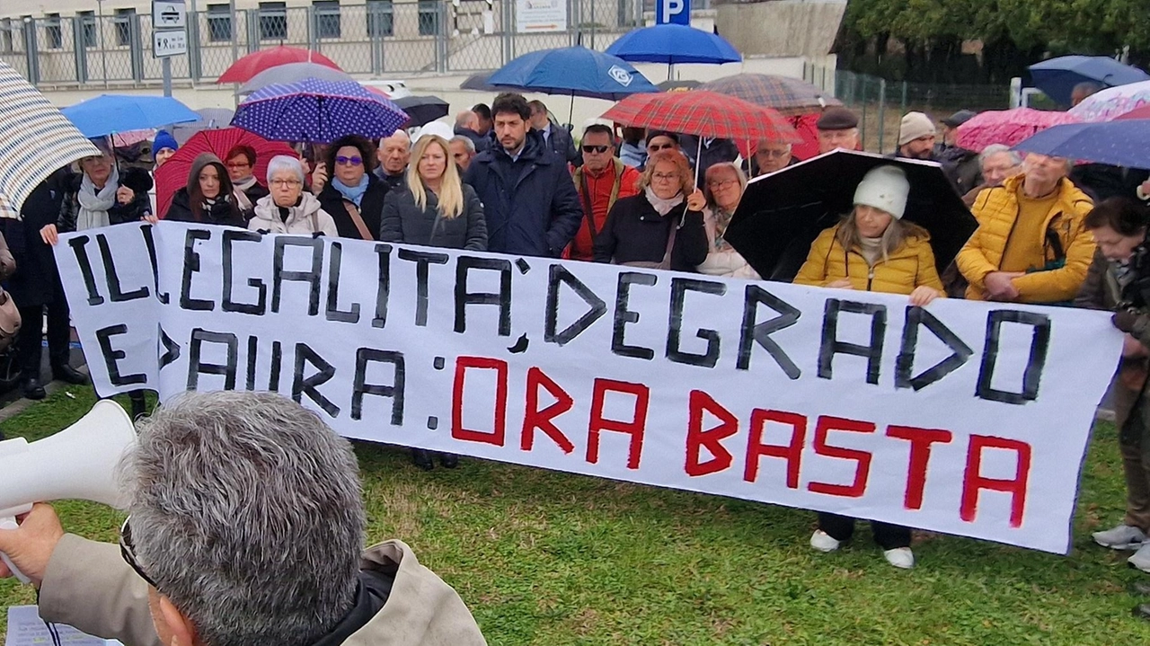 Lo scontro resta duro su Vicofaro. Il Pd avverte: "abbiamo scelto di non strumentalizzare la protesta dei residenti, rispettando la... Lo scontro resta duro su Vicofaro. Il Pd avverte: "abbiamo scelto di non strumentalizzare la protesta dei residenti, rispettando la...
