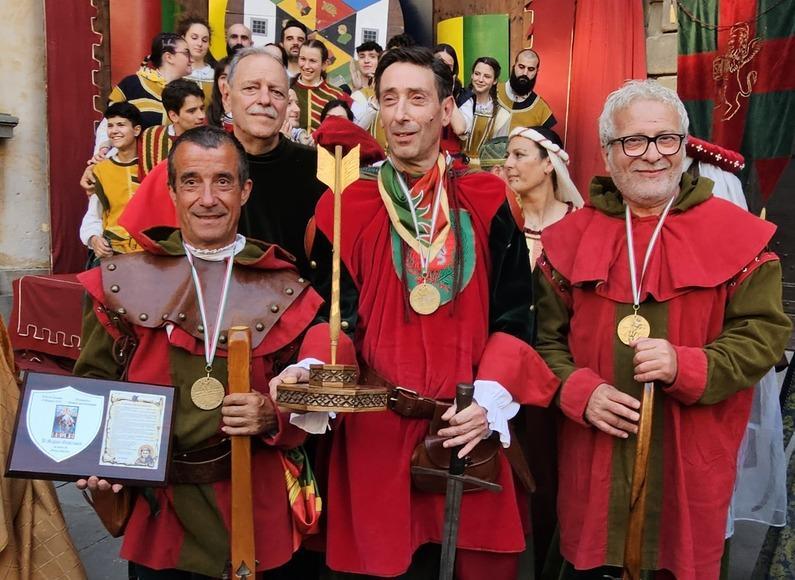 https://www.lanazione.it/image-service/view/acePublic/alias/contentid/NjM2ODYyNDAtN2VjMC00/0/archidado-al-rione-di-jovanotti-san-marco-trionfa-dopo-15-anni-battuti-sul-filo-di-lana-due-rivali.jpeg