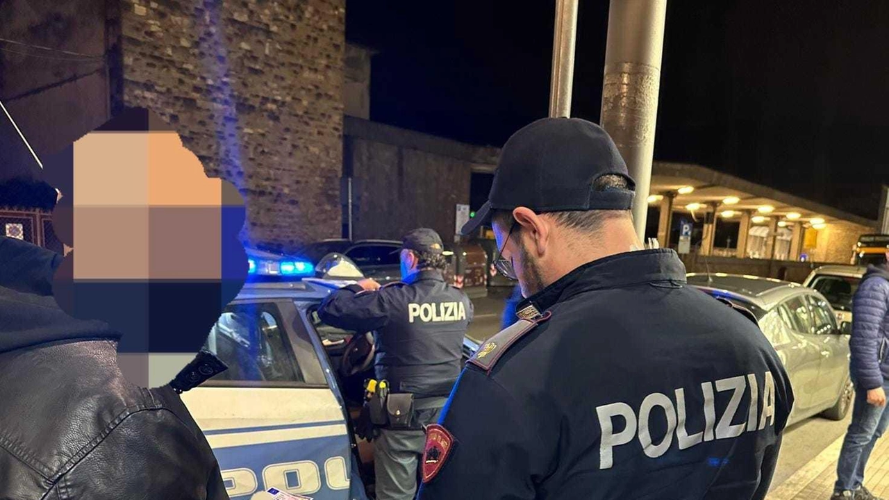 Controlli della polizia nell’ultimo weekend, identificata una trentina di giovani. La maggior parte proviene dai centri di accoglienza per minori della provincia. Controlli della polizia nell’ultimo weekend, identificata una trentina di giovani. La maggior parte proviene dai centri di accoglienza per minori della provincia.