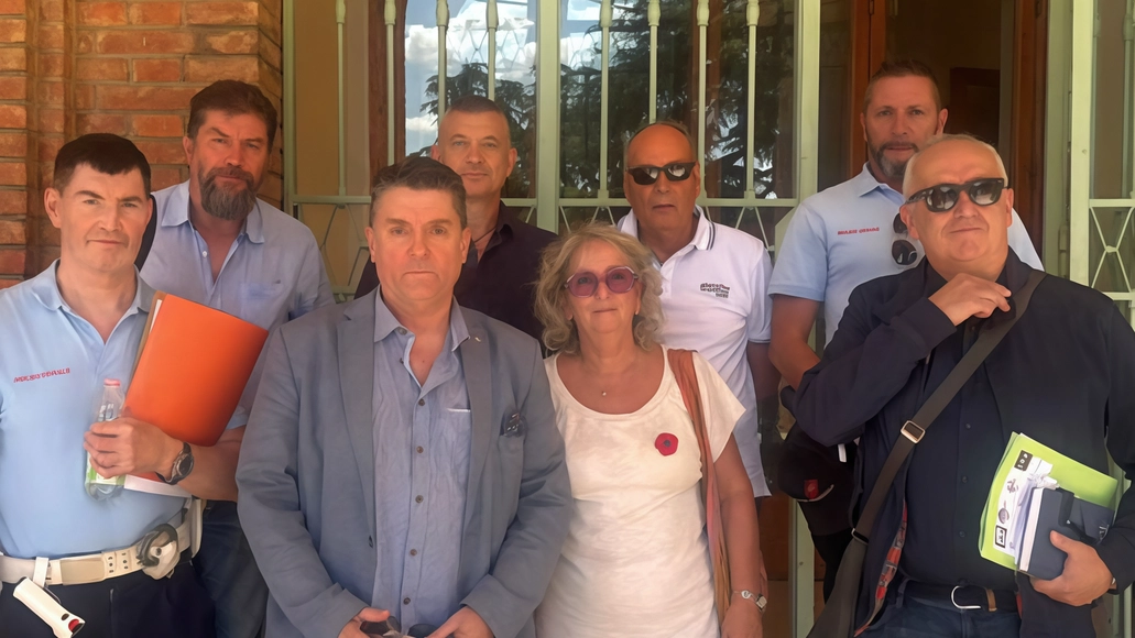 I rappresentanti delle sigle sindacali dopo il tavolo in Prefettura sulla vertenza I rappresentanti delle sigle sindacali dopo il tavolo in Prefettura sulla vertenza