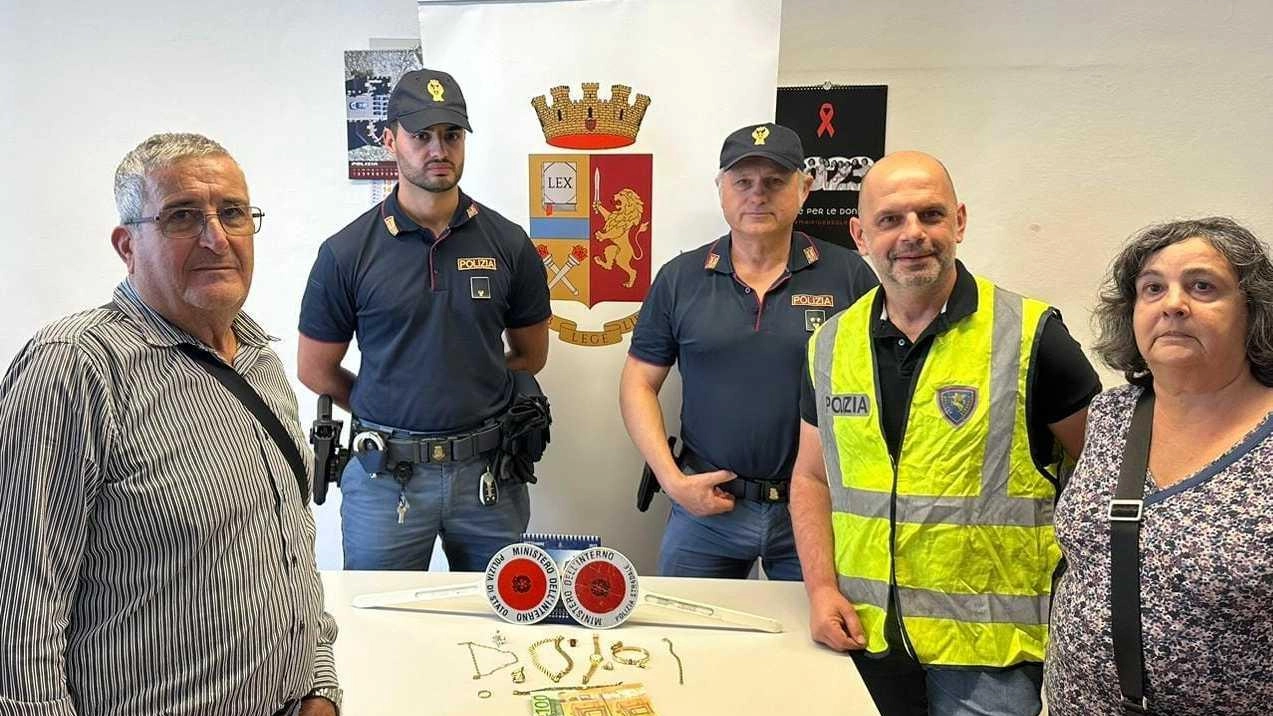 I gioielli recuperati sono stati restituiti mercoledì ai legittimi proprietari I gioielli recuperati sono stati restituiti mercoledì ai legittimi proprietari