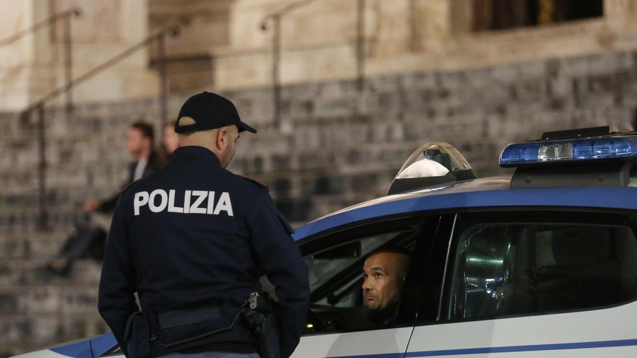 Un uomo marocchino di 25 anni è stato trovato ferito a Montecatini Terme, affermando di essere stato aggredito da connazionali. La polizia sta indagando sull'accaduto in una zona nota per scontri tra stranieri e traffico di droga. Un uomo marocchino di 25 anni è stato trovato ferito a Montecatini Terme, affermando di essere stato aggredito da connazionali. La polizia sta indagando sull'accaduto in una zona nota per scontri tra stranieri e traffico di droga.