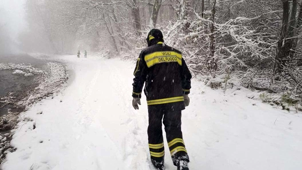 I. coniugi sono stati recuperati da una squadra dei vigili del fuoco della sede distaccata di Orto Murato del Comando Provinciale di Lucca