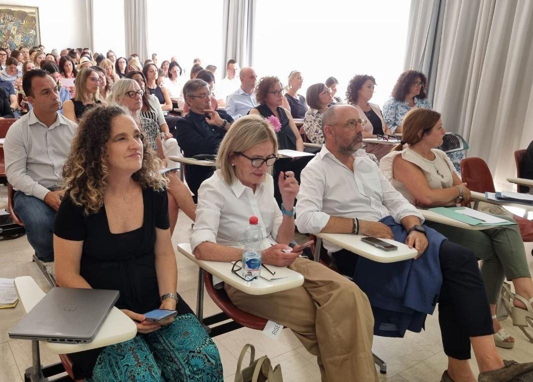 https://www.lanazione.it/image-service/view/acePublic/alias/contentid/NjM5ZjJhMTItZDBhMS00/0/si-amplia-il-pronto-intervento-sociale-la-versilia-nella-rete-di-protezione-attivato-il-numero-verde-regionale.jpeg
