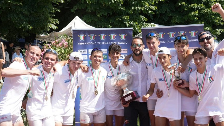 L’otto U17 campione d’Italia, col vicepresidente Niccolò Bagnoli e il ds Federico Zisca L’otto U17 campione d’Italia, col vicepresidente Niccolò Bagnoli e il ds Federico Zisca