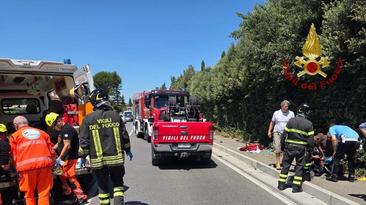 Sul luogo dell’incidente sono arrivati anche i vigil del fuoco Sul luogo dell’incidente sono arrivati anche i vigil del fuoco