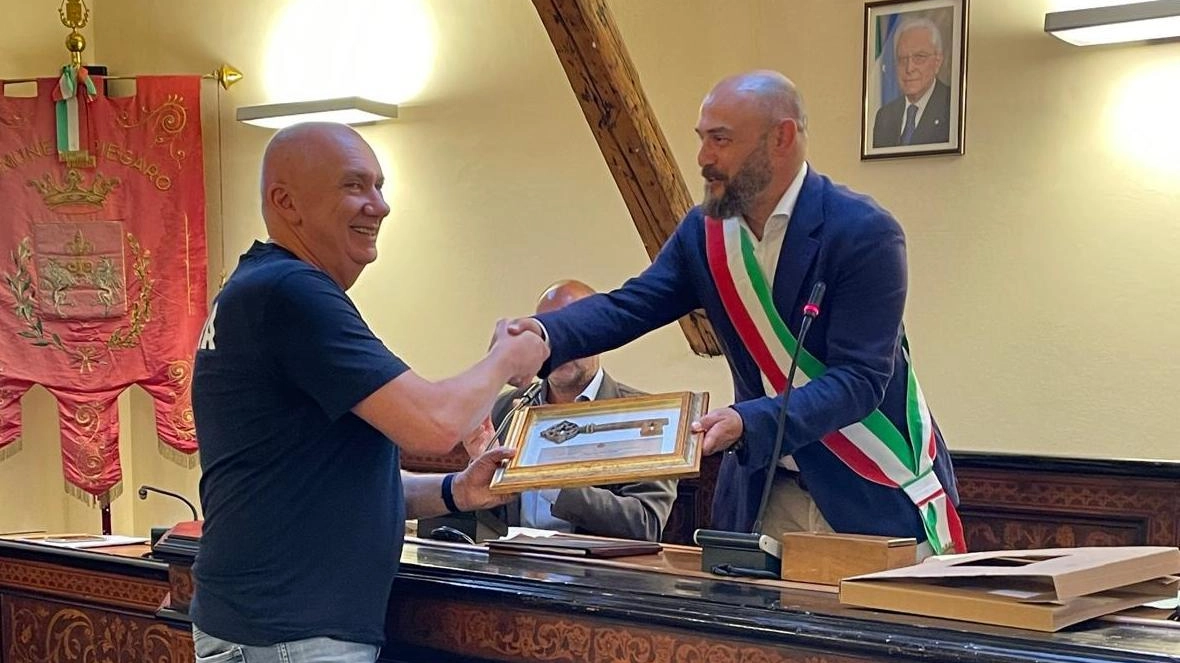 Barbolini riceve la. cittadinanza onoraria da parte del sindaco di Piegaro Ferricelli Barbolini riceve la. cittadinanza onoraria da parte del sindaco di Piegaro Ferricelli