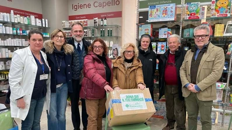 MASSA MARITTIMA Consegnati a suor Mila i farmaci raccolti a Massa Marittima. Nei giorni scorsi sono stati consegnati alla Caritas Diocesana... MASSA MARITTIMA Consegnati a suor Mila i farmaci raccolti a Massa Marittima. Nei giorni scorsi sono stati consegnati alla Caritas Diocesana...