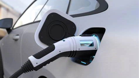 Un veicolo elettrico in ricarica
