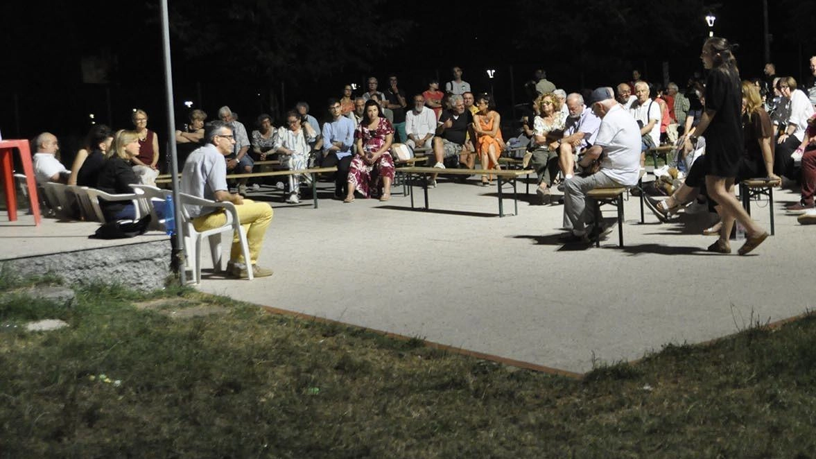 E’ stata veramente notevole partecipazione dei cittadini all’assemblea pubblica che si è tenuta a Staggia E’ stata veramente notevole partecipazione dei cittadini all’assemblea pubblica che si è tenuta a Staggia