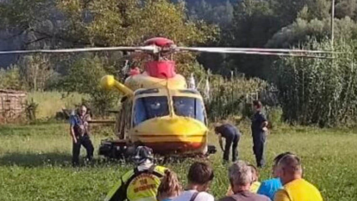 La bambina è stata soccorsa con il Pegaso ed è stata trasferita al Meyer di Firenze in codice rosso: è in rianimazione La bambina è stata soccorsa con il Pegaso ed è stata trasferita al Meyer di Firenze in codice rosso: è in rianimazione
