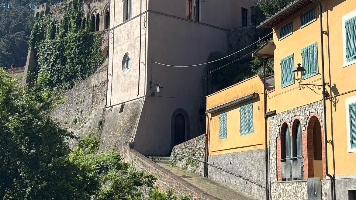 Il castello di Buti, simbolo del paese. Ora è tornato al suo antico splendore e sabato 17 maggio sarà inaugurato Il castello di Buti, simbolo del paese. Ora è tornato al suo antico splendore e sabato 17 maggio sarà inaugurato
