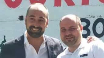 Il vicesindaco Gianluca Tinfena con l’artista Domenico Nocerino autore del murales Il vicesindaco Gianluca Tinfena con l’artista Domenico Nocerino autore del murales