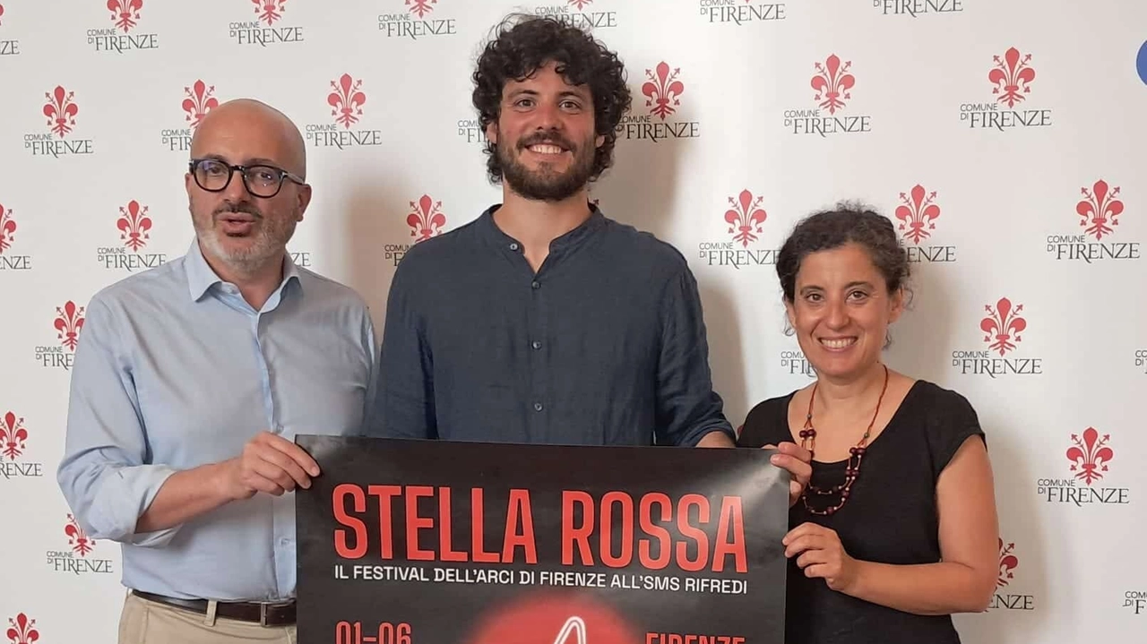 L'assessore Giovanni Bettarini con gli organizzatori L'assessore Giovanni Bettarini con gli organizzatori
