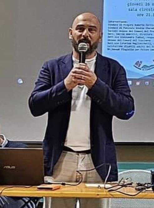 https://www.lanazione.it/image-service/view/acePublic/alias/contentid/NjNjZTE3MGEtMTUzZC00/0/fotovoltaico-basta-grazie-i-paletti-del-sindaco-ferricelli.jpeg?f=1.91:1&w=1200