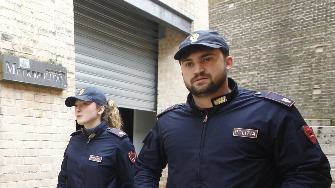 L’operazione del Commissariato di polizia: trovati 300 grammi di hashish