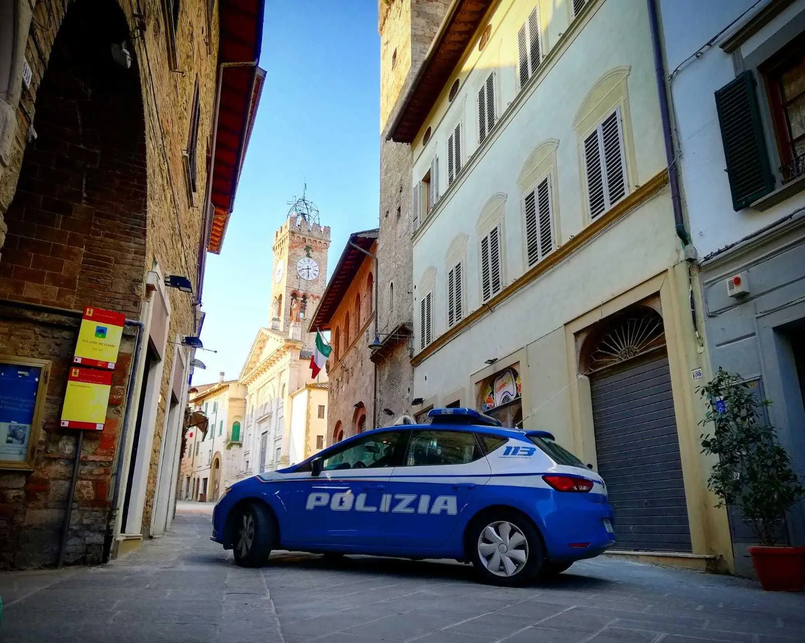 "Il vicino mi tormenta". Donna esasperata chiede aiuto alla Polizia