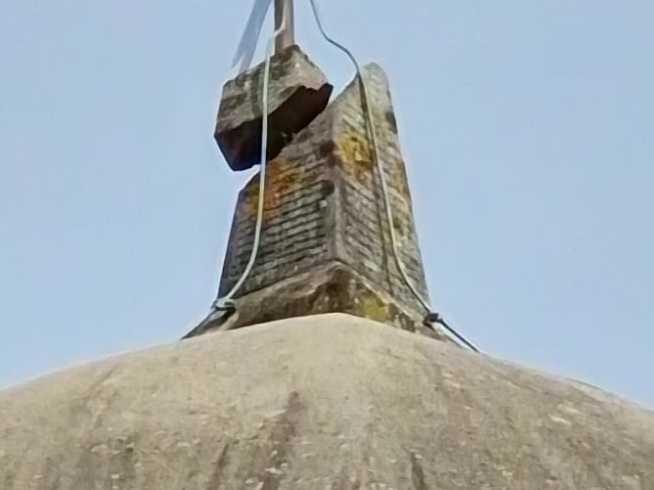 https://www.lanazione.it/image-service/view/acePublic/alias/contentid/NjNlZGI3ZTItMTcxMi00/0/spezzato-da-un-fulmine-il-campanile-della-chiesa-sos-degli-abitanti-di-vico.jpeg?f=1.91:1&w=1200