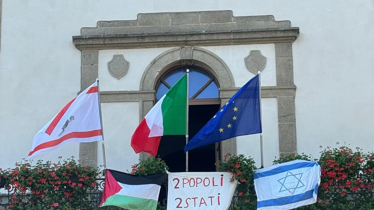 Il Consiglio comunale di Arcidosso ha approvato una mozione che prende posizione netta sulla drammatica situazione in Medio Oriente,... Il Consiglio comunale di Arcidosso ha approvato una mozione che prende posizione netta sulla drammatica situazione in Medio Oriente,...